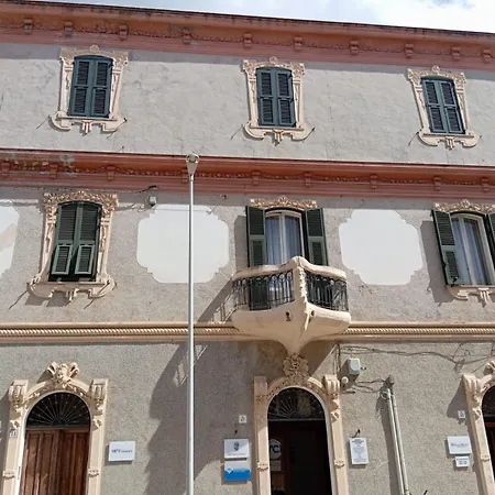 Astoria Apartment, Tra Storia E Mare Апартаменты *
