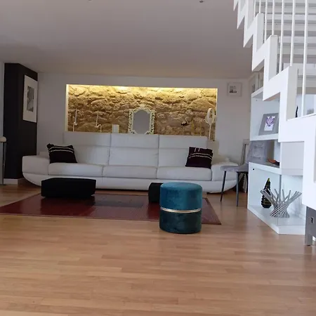 Astoria Apartment, Tra Storia E Mare Apartmán