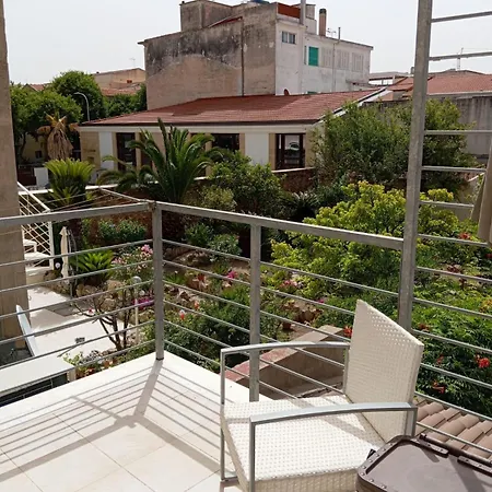 Astoria Apartment, Tra Storia E Mare Apartmán *