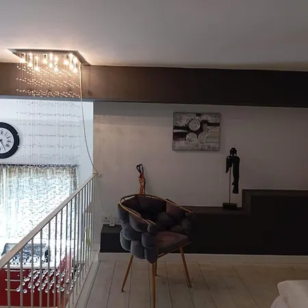 Astoria Apartment, Tra Storia E Mare Apartmán