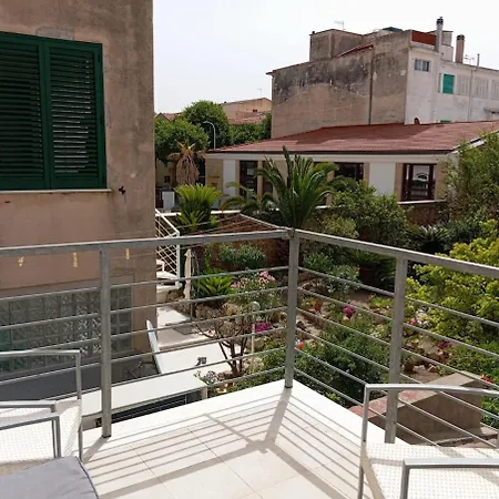 Astoria Apartment, Tra Storia E Mare Apartmán