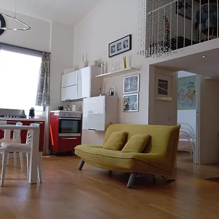 Astoria Apartment, Tra Storia E Mare Apartmán *